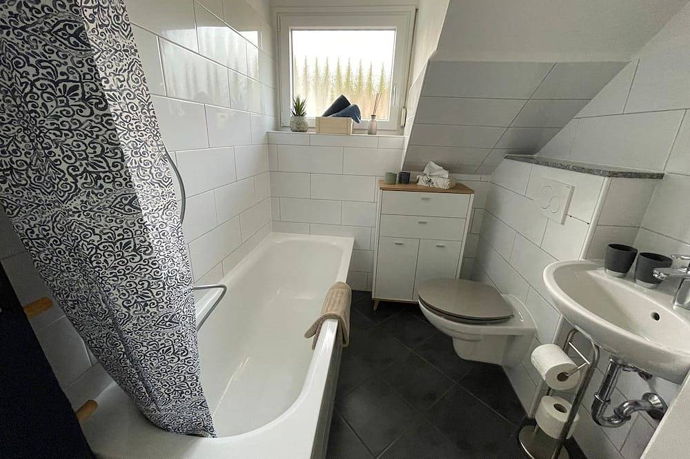Ganze Wohnung, Sommer im Hegau - schöne, neue Ferienwohnung am Heilsberg in Gottmadingen, Hegau