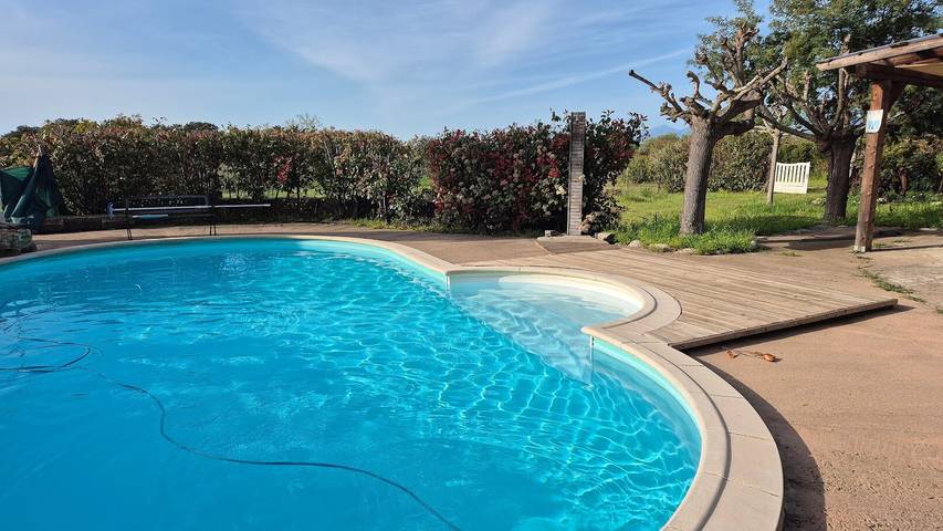 Location de vacances pour 6 personnes, avec Jacuzzi et Jardin en Corse