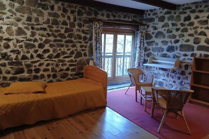 Location de vacances pour 2 personnes, avec jardin à Beaulieu (Haute-Loire) - 2