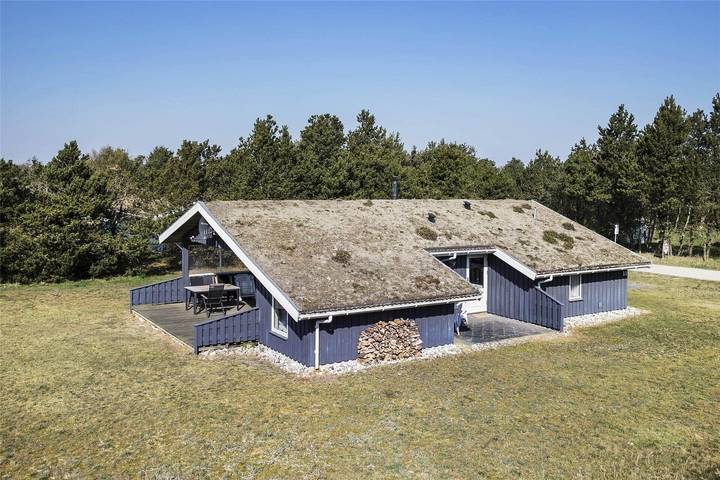 Ferieudlejning for 6 personer, med sauna og terrasse samt jacuzzi i Rødhus