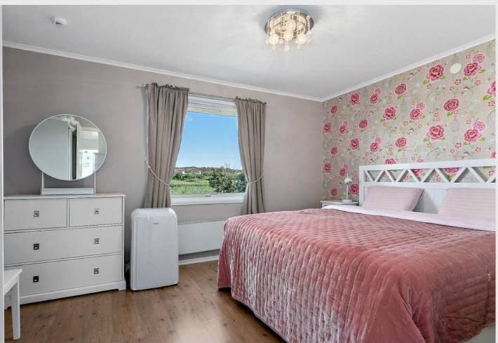 Ferienhaus für 12 Personen, mit Whirlpool und Terrasse sowie Garten und Seeblick in Tanum - 4