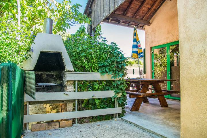 Gîte pour 4 personnes, avec terrasse et piscine à Quézac - 2