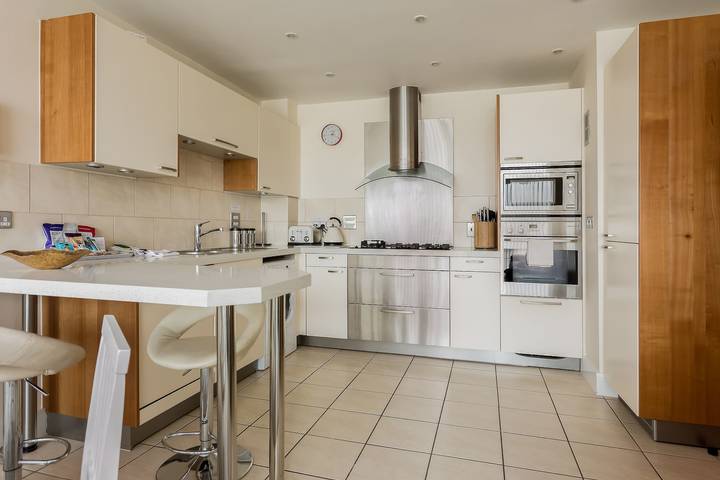 Entire apartment, Poppies - Apartment on Poole Quay with Parking in Poole, Poole Harbour