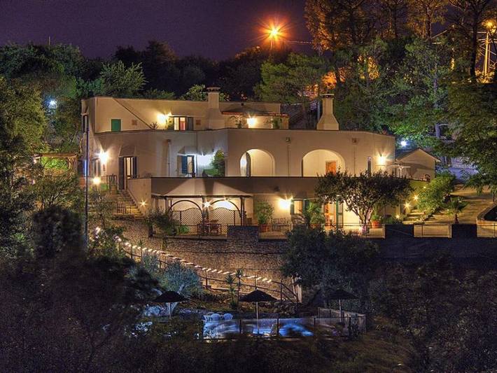 Villa per 16 persone, con panorama e giardino nonché piscina a Fasano