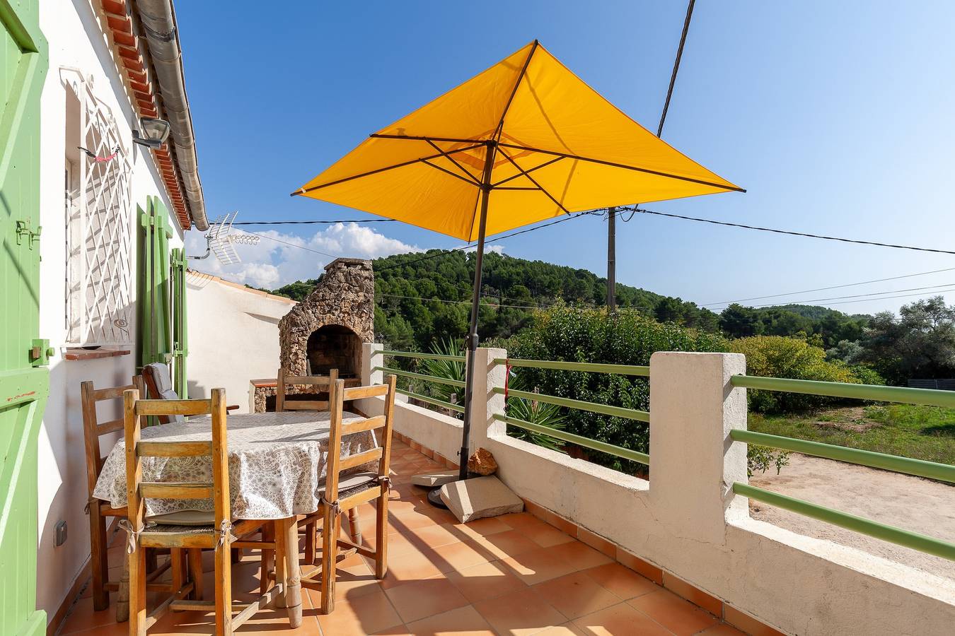 Ganze Wohnung, Ferienwohnung 'La Naronne' mit Gemeinschaftspool, privater Terrasse und Wi-Fi in Bandol, Mittelmeerküste (Frankreich)