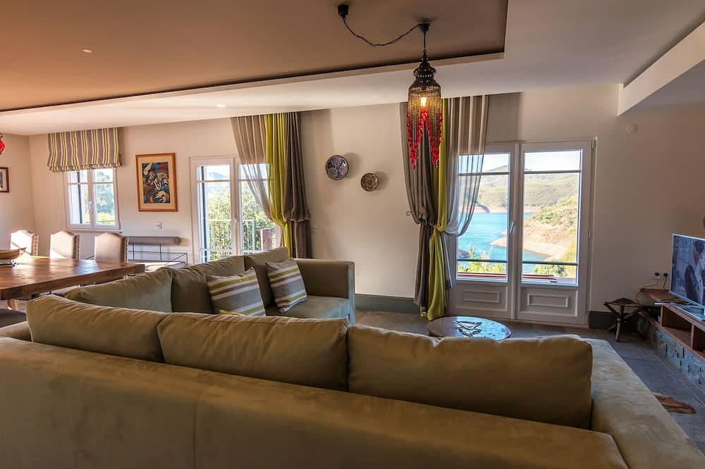 Luxuriöse Villa mit Pool und idyllischer Seenlandschaft in Silves, Monchique gebirge