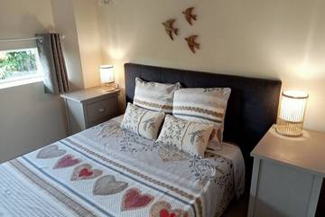 Cottage pour 2 personnes, avec piscine et jardin, animaux acceptés à Villeneuve-lès-Montréal
