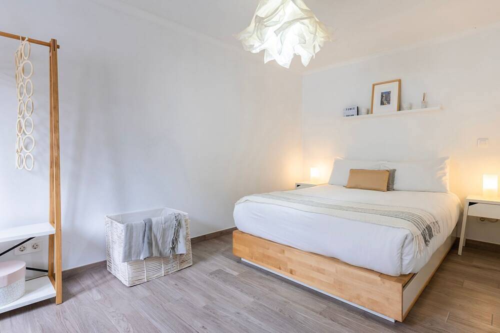 Cozy Retreat w/ Patio Near Sintra by Lovelystay in Colares, Costa de Lisboa