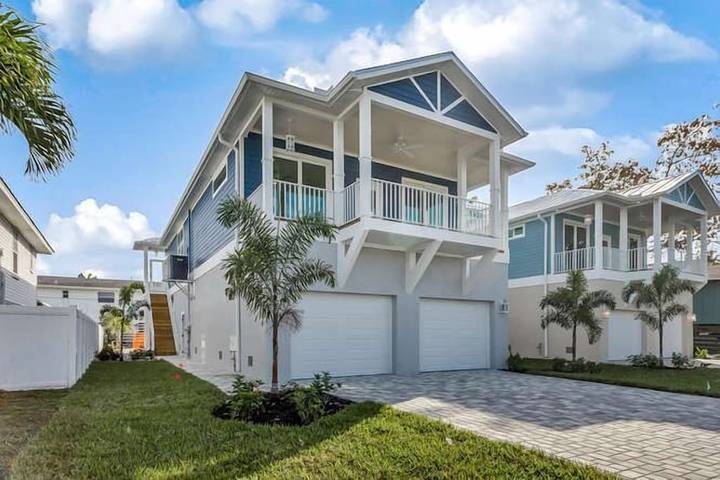 Vacation rental for 18 people, with balcony, with pets in Fort Myers Beach