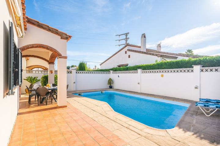 Chalet para 6 personas, con terraza y jardín en Alt Empordà - 2