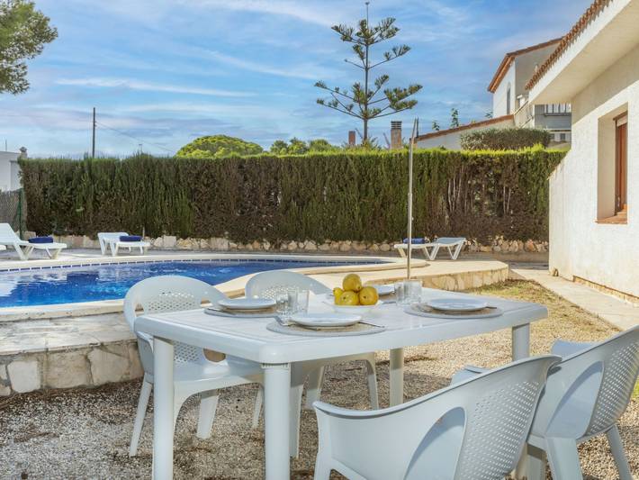 Location de vacances pour 5 personnes, avec jardin et terrasse dans Les Tres Cales - 2