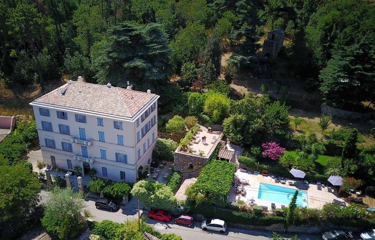 Hôtel pour 3 personnes, avec piscine ainsi que vue et jardin