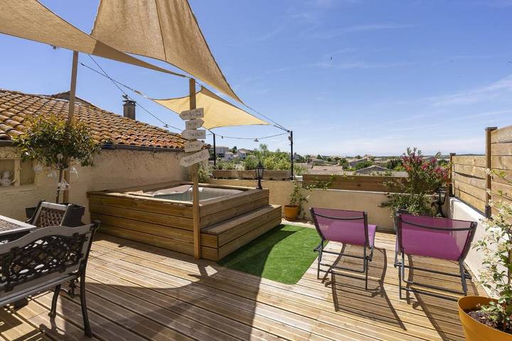 Gîte pour 4 personnes, avec Jacuzzi ainsi que Terrasse et Vue à Abeilhan
