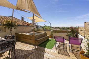 Gîte pour 7 personnes, avec jacuzzi et terrasse à Abeilhan