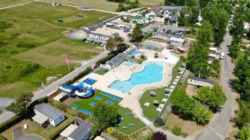 Camping pour 6 personnes, avec vue ainsi que jardin et piscine