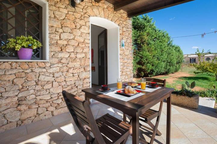 Location de vacances pour 3 personnes, avec jardin ainsi que terrasse et piscine dans Lampedusa - 3