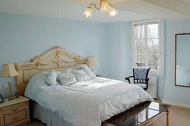 Location de vacances pour 8 personnes, avec jardin et terrasse à Vassy - 2