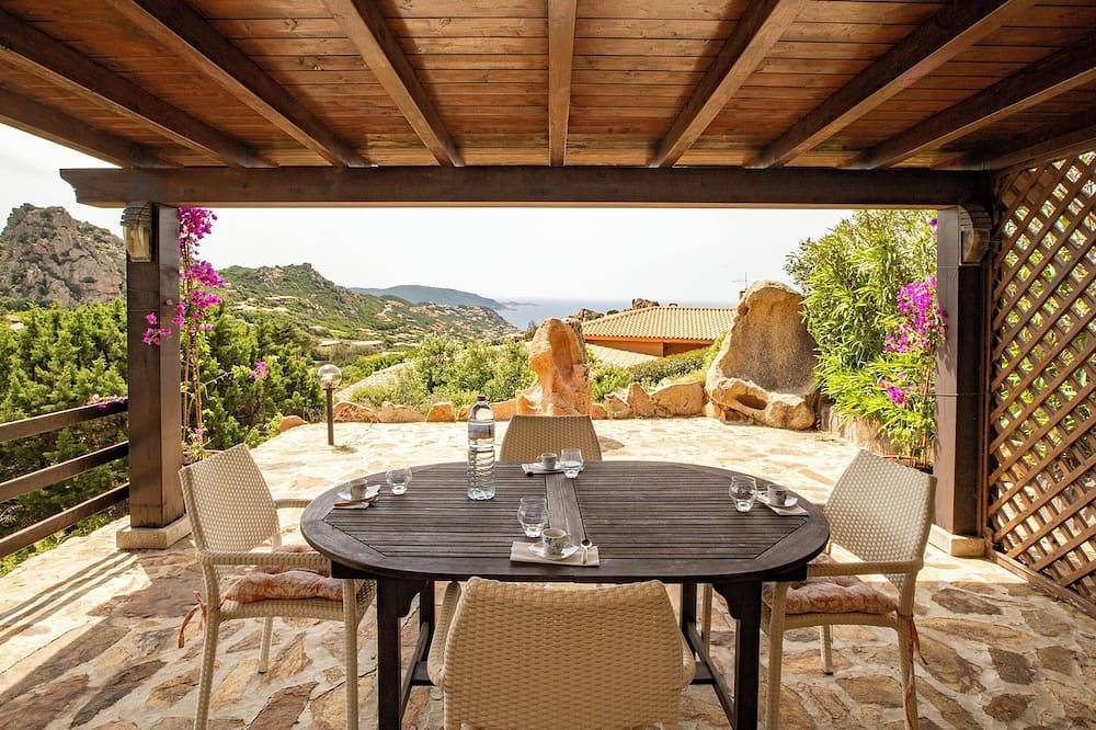 Rustic & colonial charm villa with sea-view verandas in Costa Paradiso in Costa Paradiso, Trinità d'Agultu e Vignola