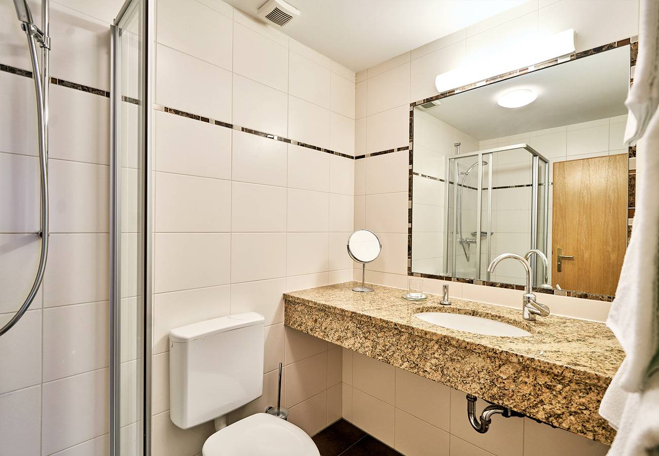 Ganze Wohnung, Ferienwohnung 'Fewo 4' mit Gemeinschaftsterrasse und Wlan in Heiligenberg, Region Bodensee-Oberschwaben