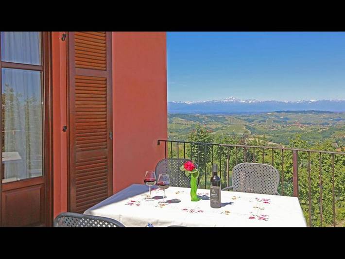 Agriturismo per 2 persone, con Balcone/Terrazza e Giardino in Langhe