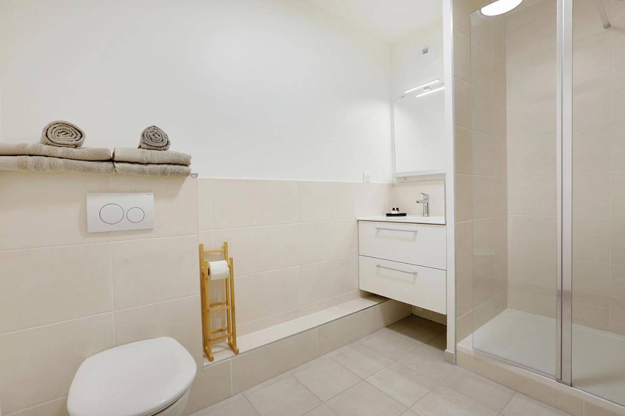 Appartement entier, One-Bedroom Apartment in Viroflay, Yvelines