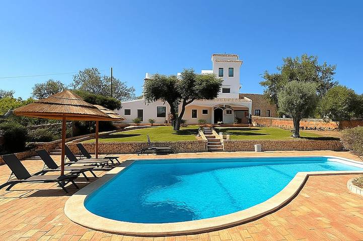 Villa für 21 Personen, mit Balkon und Garten - 1