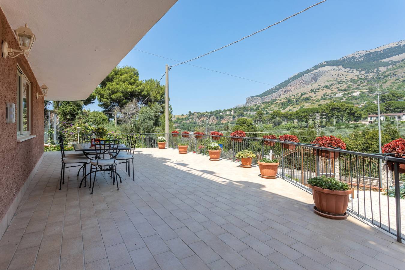 Casa vacanze 'Villa Salvatore' con vista sulle montagne, terrazza e Wi-Fi in Torretta, Provincia di Palermo