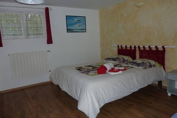 Gîte pour 5 personnes, avec jardin à Bardos - 3