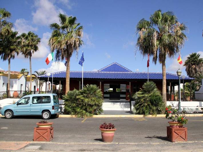 Appart’hôtel pour 6 personnes, avec Balcon et Terrasse ainsi que Jardin et Piscine à Caleta de Fuste