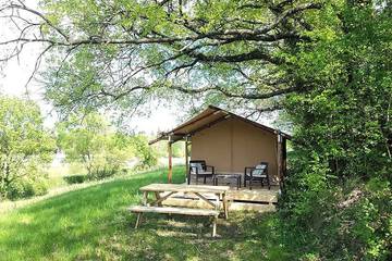 Tente pour 2 personnes, avec piscine et jardin dans le Gard