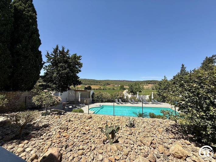 Gîte pour 6 personnes, avec Terrasse ainsi que Jardin et Piscine à Lagrasse