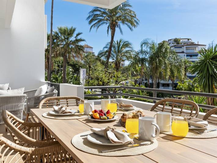 Ganze Ferienwohnung, Ferienwohnung für 4 Personen mit Pool in Medina Gardens, Marbella
