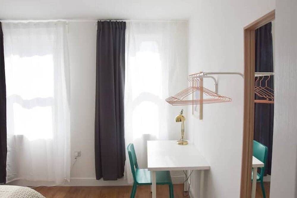 Apartamento entero, Airy And Bright Master Bedroom Near Mercure Hotel in Leicester, Heart of England