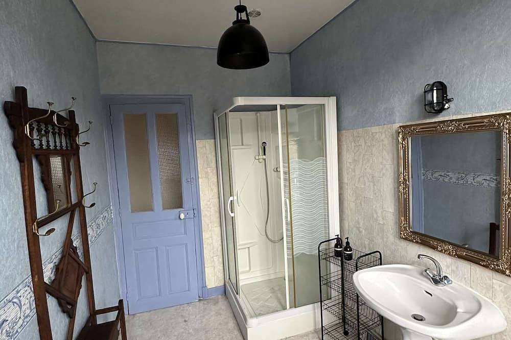 Appartement entier, Appartement dans maison de famille in Vic-sur-Cère, Région d'Aurillac