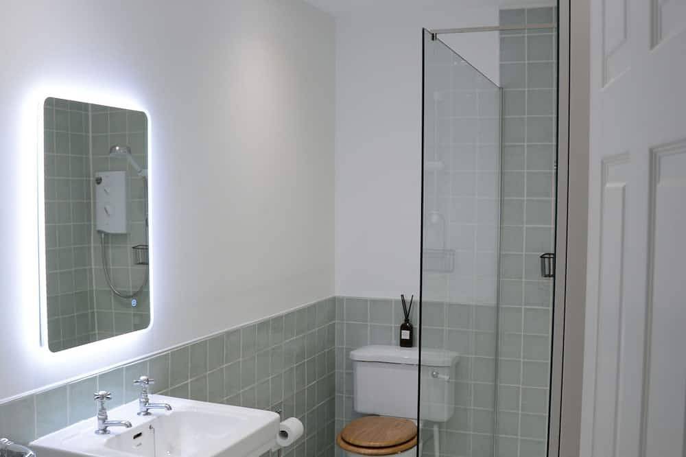 The Old Schoolhouse - sleeps 6 guests  in 2 bedrooms in County Clare