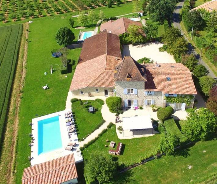 Maison d’hôte pour 10 personnes, avec piscine ainsi que jardin et vue, animaux acceptés à Trentels