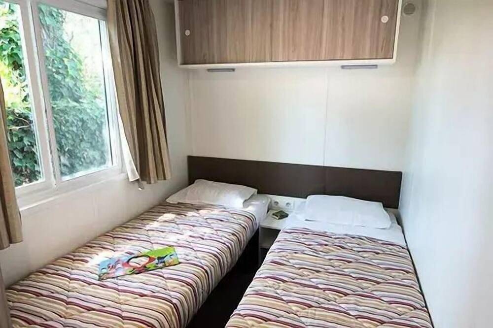 Camping Le Chêne Gris**** - Classic 4-room mobile home for 6 people with air conditioning in Guérard, Seine-et-Marne