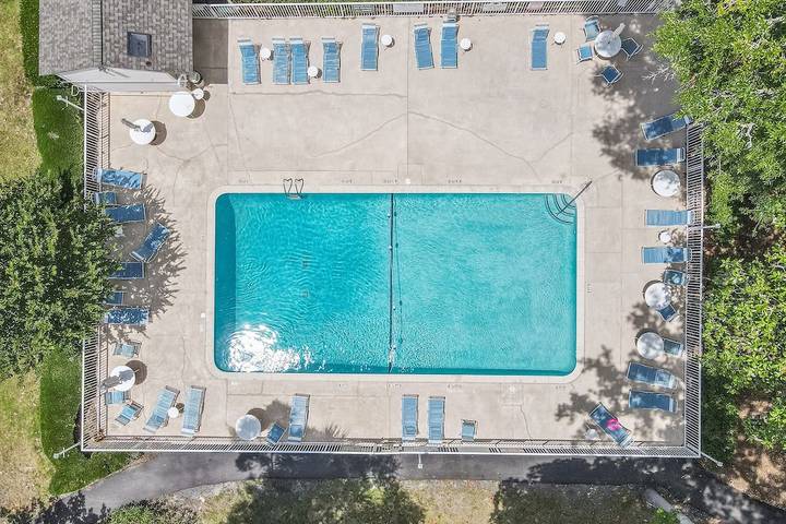 Vacation apartment for 4 people, with yard and pool as well as balcony - 1