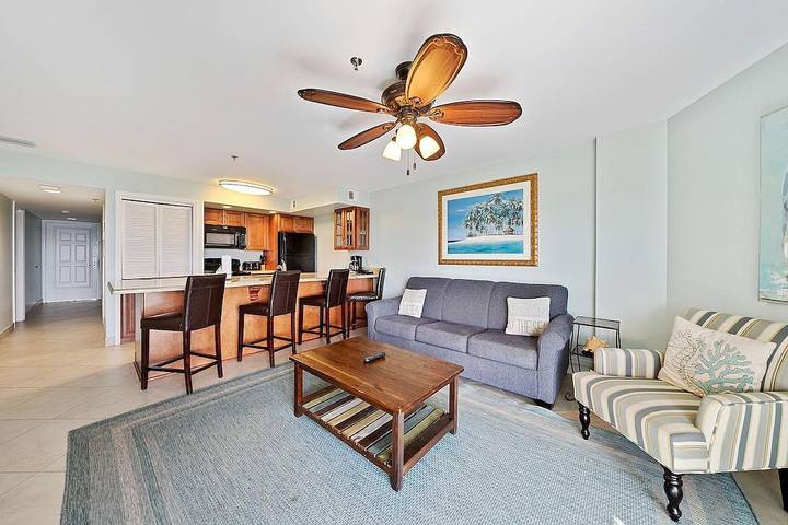 Vacation apartment for 6 people, with balcony and pool as well as yard and hot tub in Florida Keys