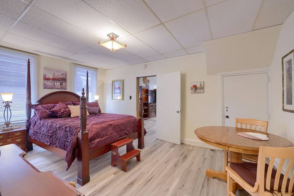 Spacious 1 Br Stratton House: A Cozy Downtown Stay Backing to Culp's Hill in Gettysburg, Adams County (PA)
