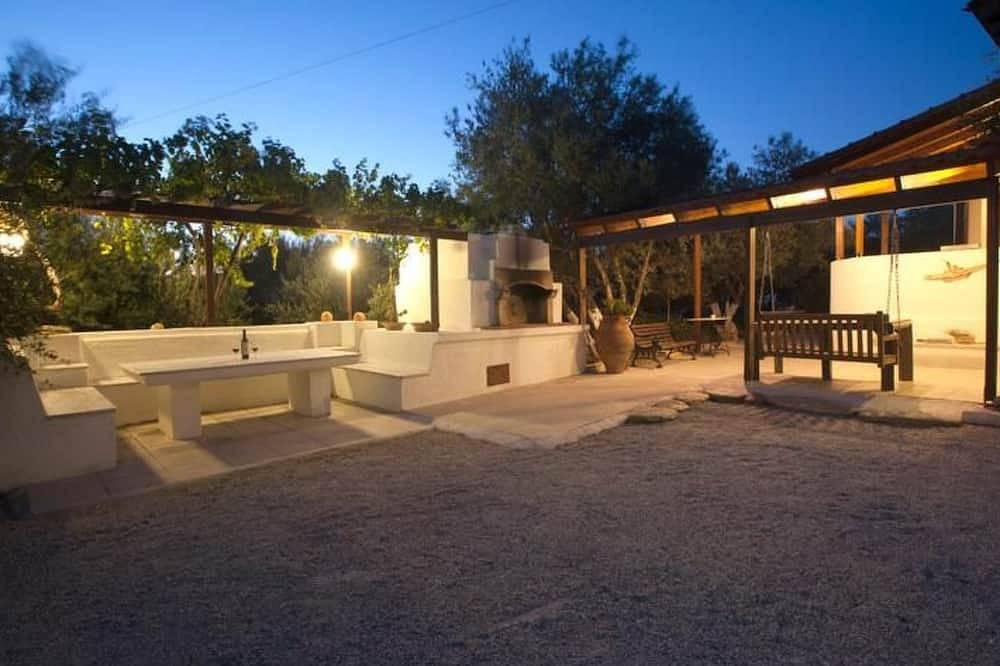 Ganze Wohnung, Wohnung mit Pool im Blumenparadies in Ίστρον, Lasithi