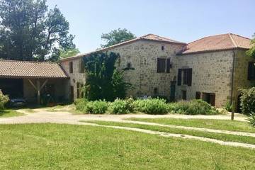 Gîte pour 6 personnes, avec jardin et piscine à Clermont-Dessous