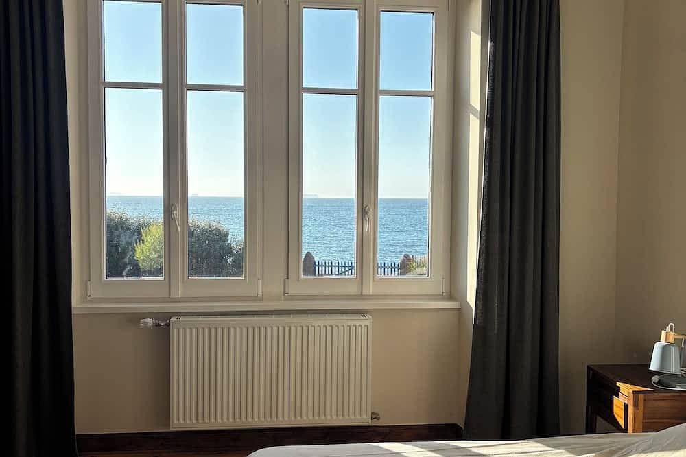 Maner ar mor (Manoir de la mer) in Port Blanc (Penvénan), Penvénan