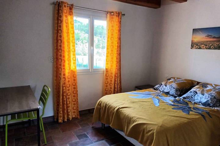 Location de vacances pour 12 personnes, avec jardin, animaux acceptés à Vesseaux - 2