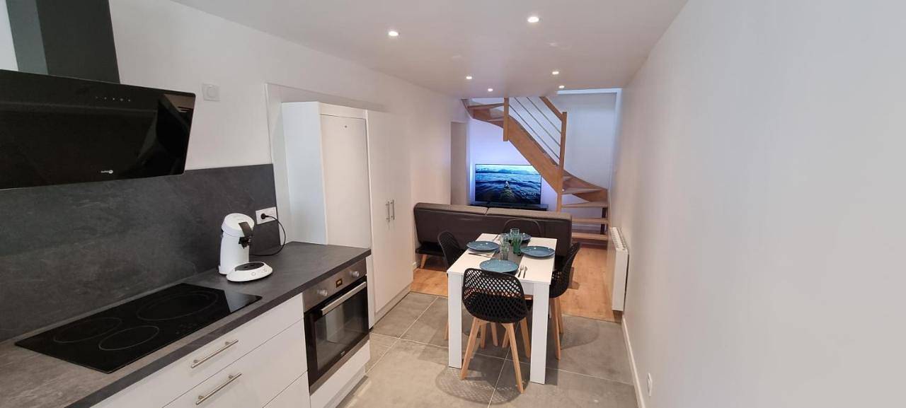 Appartement entier, One-Bedroom Apartment in Oytier-Saint-Oblas, Région de Vienne