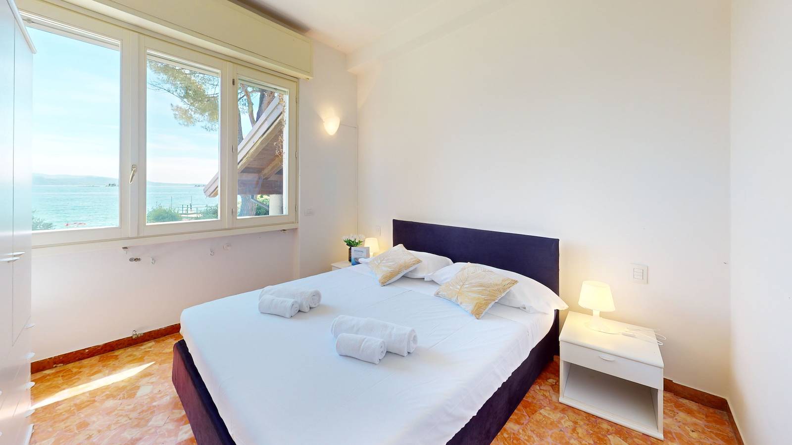 Villa beach front 7 Bello in Spiaggia Romantica (Manerba del Garda), Manerba del Garda