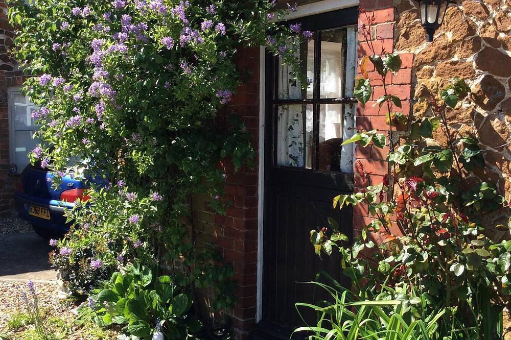 Rose cottage 500yds from the sea. in Old Hunstanton, Norfolk Coast