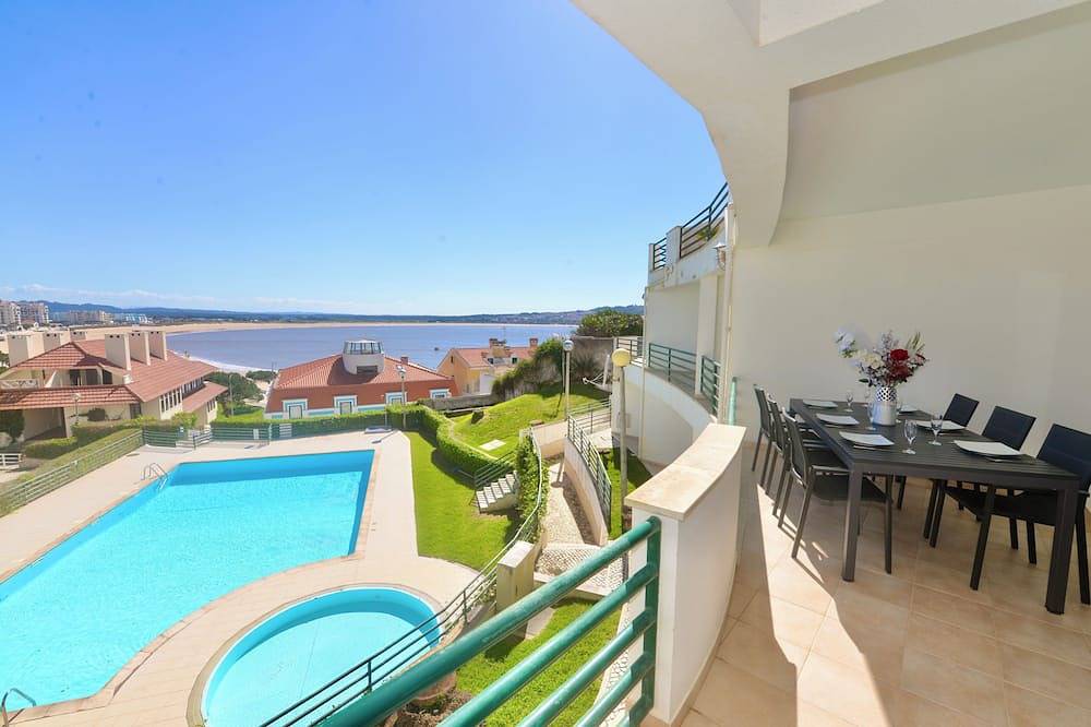 Apartamento inteiro, Bay - Apartamento com vista mar, a 65m da praia com Wi-Fi, piscina e garagem in Praia de São Martinho do Porto, São Martinho do Porto