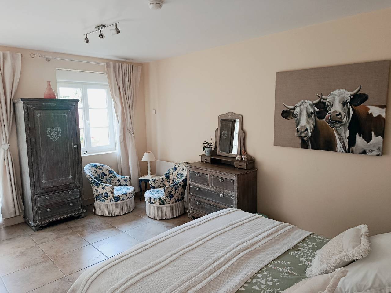 Chambre 'L'étable' avec piscine partagée, terrasse partagée et Wi-Fi in Cheverny, Sologne