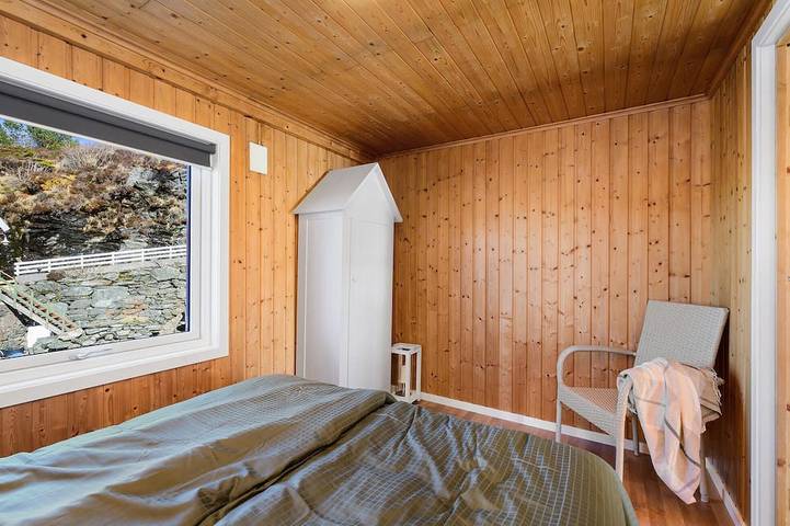 2 bedroom lovely home in Telavåg in Sund